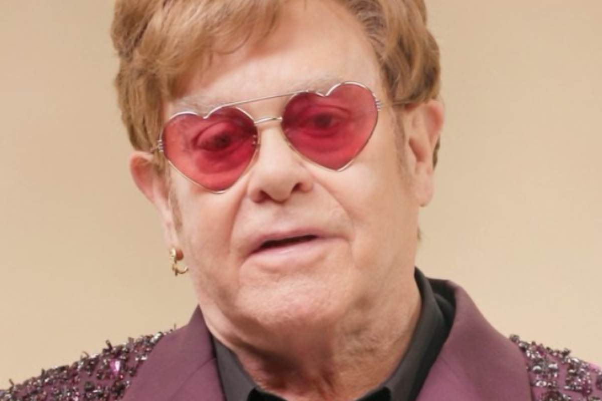 Elton John infezione